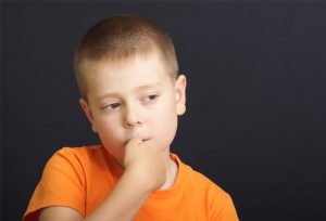 بررسی علت ناخن جویدن کودکان
