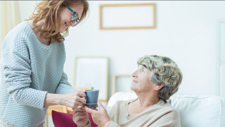 کمک به پذیرش پرستار سالمند و تشویق وی برای جذب پرستار سالمند
