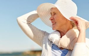اثر نور خورشید بر پوست سالمندان