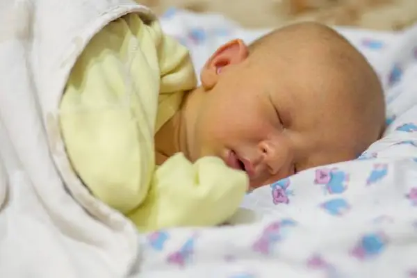 شیر دادن به نوزاد به طور مرتب برای درمان زردی نوزادان
