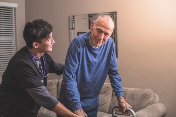 نحوه آموزش به پرستاران برای مدیریت بیماری‌های سالمند در منزل