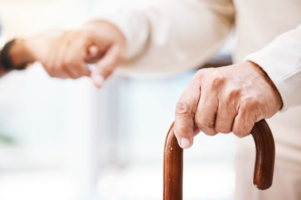دلایل اساسی برای انتخاب نکردن پرستار سالمند ارزان قیمت