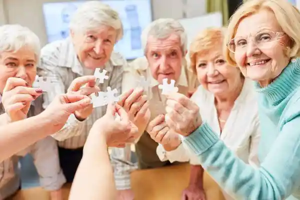 نقش پرستار سالمند در روند اجتماعی شدن سالمندان و روابط