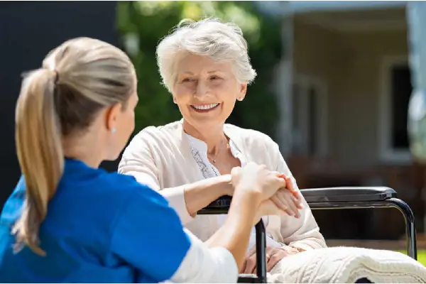 قیمت خدمات پرستاری سالمند در منزل