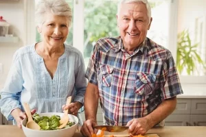غذاهای مفید برای سالمندان و برنامه رژیم غذایی