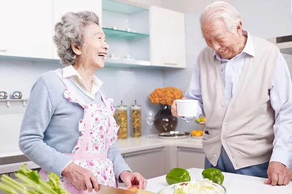 تغذیه سالم برای سالمندان چه اهمیتی دارد