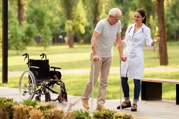 نرخ خانه سالمندان و پرستار سالمند در منزل