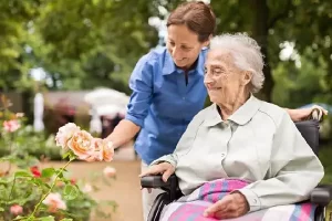 تفاوت هزینه آسایشگاه سالمندان و پرستار سالمند در خانه