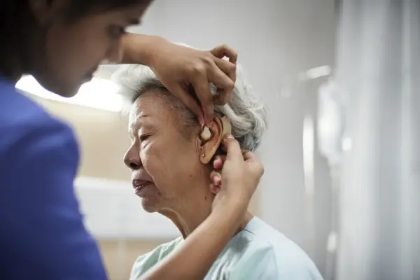 تشخیص کم شنوایی و پیر گوشی سالمندان