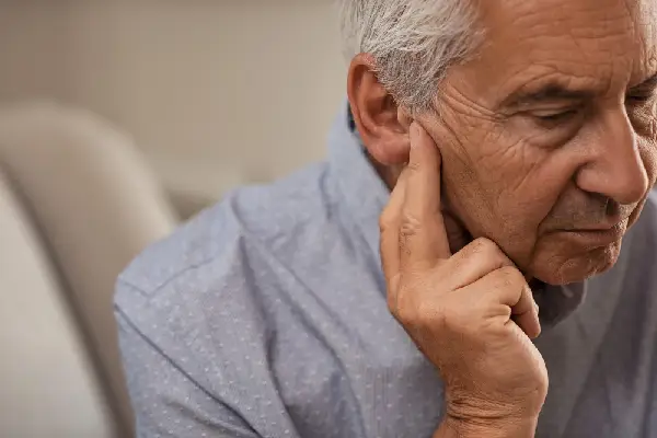 علت کم شونایی و پیر گوشی سالمندان