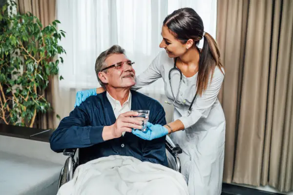 استخدام پرستار سالمند یکی از تصمیمات مهم هر خانواده است.