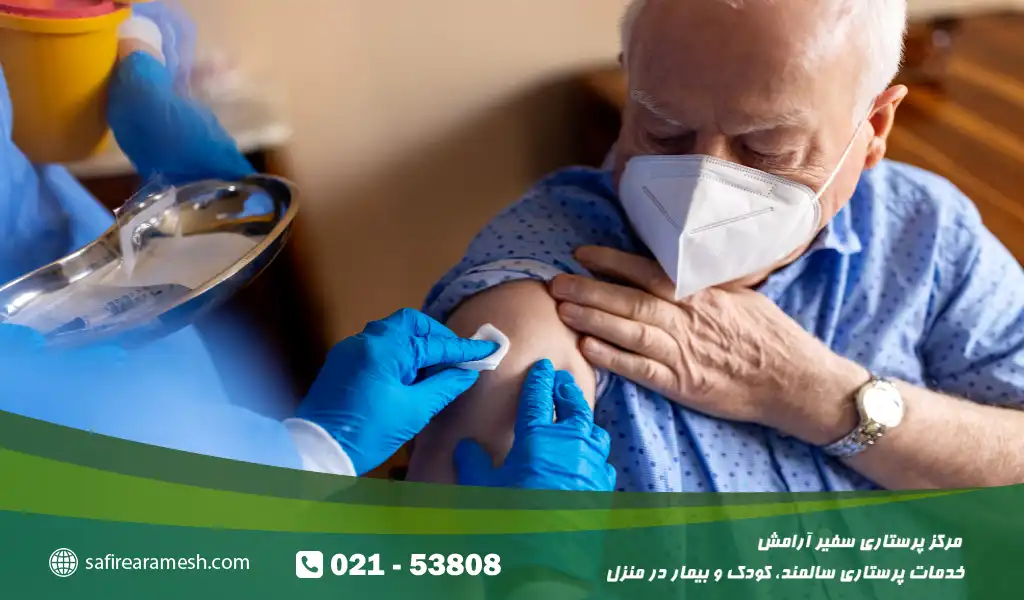 پس از تزریق واکسن پنوموکوک، سالمندان ممکن است برخی علائم طبیعی را تجربه کنند که بخشی از واکنش بدن به واکسن است.