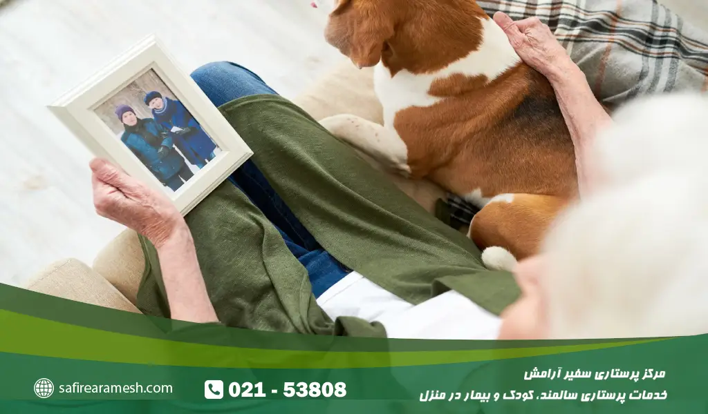 هدیه‌ برای سالمند بهتر است رنگ و بوی خاطره داشته باشد، مثلاً آلبوم عکس خانوادگی، قاب عکس نوه‌ها 