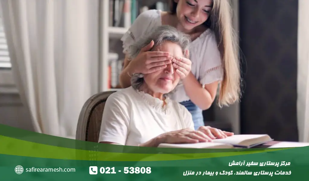 اگر بینایی سالمند ضعیف شده، کتاب صوتی انتخاب بسیار مناسبتری بعنوان هدیه است.